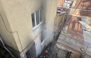 Trabzon'da evde çıkan yangında 3 kişi dumandan...