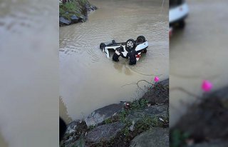 Trabzon'da göle devrilen otomobilin sürücüsü...