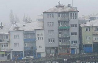 Yeşilyurt'ta kar yağışı etkili oluyor