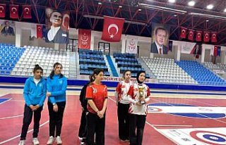 Başçiftlik Ortaokulu öğrencileri floor curlingde...