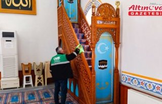 Canik Belediyesi camilerde temizlik çalışmalarını...