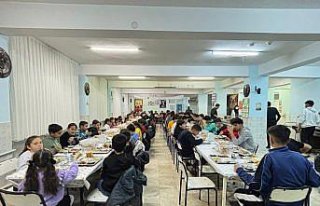 Çorum'da köy okulu öğrencileri iftarda buluştu