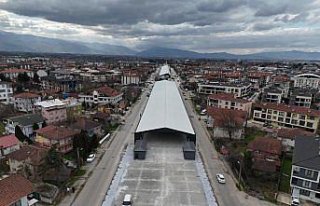 Düzce Belediye Başkanı Özlü, yapımı süren...