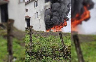 Düzce'de 3 katlı binanın garajında çıkan...
