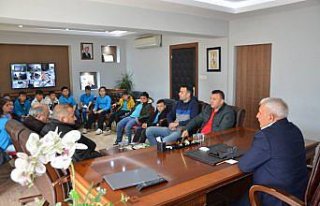 Göynücek'te minik öğrencilerden Başkan Şahin'e...