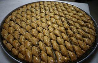 Karabük'te bayram sofraları için baklava ve...