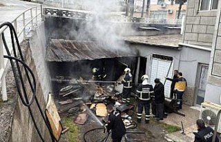 Karabük'te depoda çıkan yangın söndürüldü