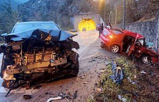 Karabük'te otomobil ile SUV tipi aracın çarpıştığı...