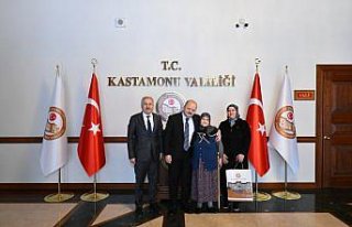 Kastamonu Valisi Dallı huzurevi sakini yaşlı kadını...