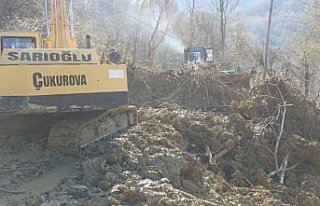 Kastamonu'da heyelan nedeniyle kapanan köy yolu...