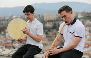 Lise öğrencileri geleneksel Türk müziğinin “gönüllü...