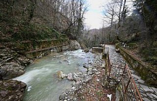 Samandere Şelalesi'nin debisi eriyen karla yükseldi