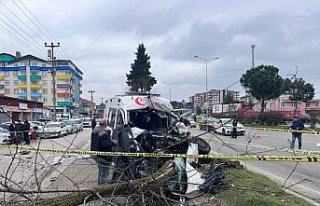 Samsun'da ambulans kamyona çarptı, 1 kişi...