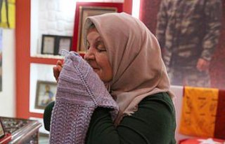Şehit annesi oğlunun anısını odasında yaşatıyor