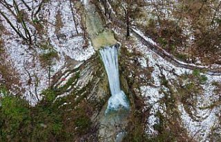 Sorkun Şelaleleri Tabiat Anıtı kar yağışıyla...