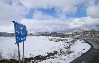 Tokat-Sivas kara yolunda kar yağışı etkili oluyor