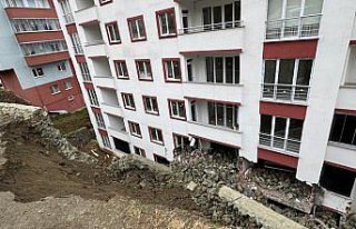 Trabzon'da istinat duvarının çökmesi sonucu...