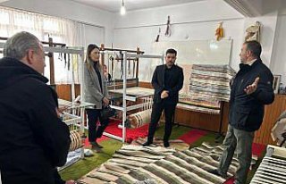 Türkeli Kaymakamı Kandemir'den dokuma kursuna...