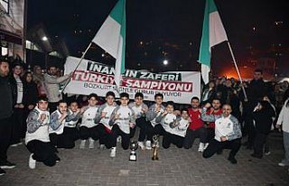 Voleybolda Türkiye şampiyonu olan öğrenciler Bozkurt...