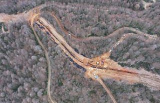 Düzce'de göçükte mahsur kalan bir işçi hayatını...