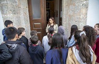 Göynük'te ortaokul öğrencileri ilçe kütüphanesini...