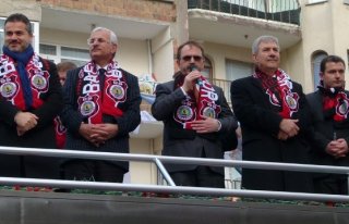     AK PARTİNİN MİTİNGİNE YOĞUN İLGİ  