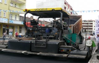 BAŞKAN ŞAHİN, ASFALT ÇALIŞMALARININ BAŞINDA...