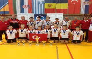 BADMİNTON MİLLİ TAKIMINDAN BALKAN ŞAMPİYONLUĞU...