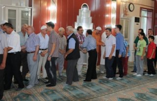 Camilerde İlk Bayramlaşma Oldu 