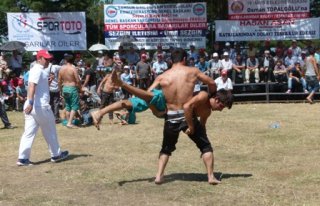 Alaçam’da Keşkek Şöleni ve Yayla Güreşleri