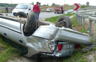 BAFRA KAZANDERE MEVKİİNDE MADDİ HASARLI KAZA 