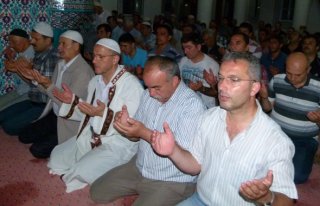 İlk Teravih Namazında Camiler Doldu Taştı