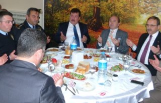 MUHTARLAR DERNEĞİ’NDEN PROTOKOL ÜYELERİNE YEMEK...