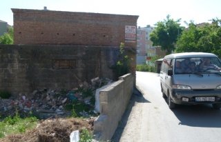 BAFRA SOKAKLARINDA HARABE ENGELİ! 