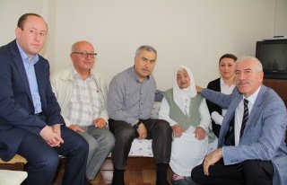 Milletvekili Demir, 107 yaşındaki teyzeyi unutmadı