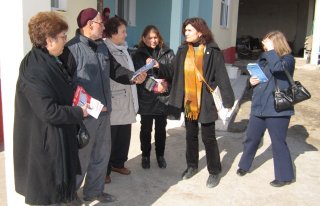 CHP KADIN KOLLARI KÖYLERİ GEZİYOR 