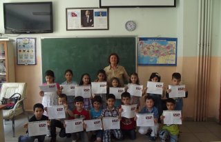 GAZİ İLKOKULU'NDA KARNE HEYECAN VE SEVİNCİ