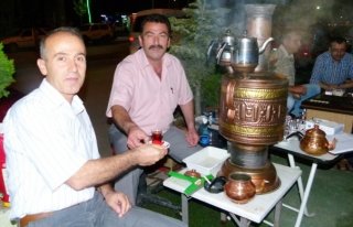 İftardan Sonra Dev Semaverle Çay Keyfi