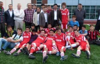 HALI SAHA FUTBOL TURNUVASINDA ŞAMPİYON 12-AC SINIFI...