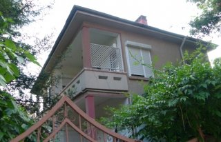 MAHALLELİ ESKİ KAYMAKAM EVİ BAHÇESİNİ İSTİYOR...