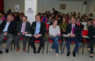 ÖZEL MEDİBAFRA HASTANESİNDEN ÖĞRENCİLERE KONFERANS