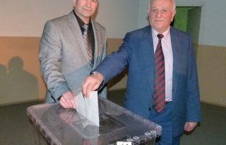  NEJDET İŞLEYEN, GÜVEN TAZELEDİ 