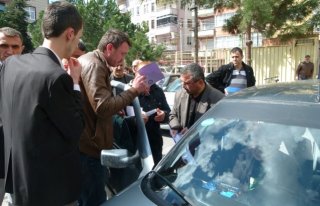 OY KULLANMAK İSTEYEN ENGELLİLER ZOR ANLAR YAŞADI...