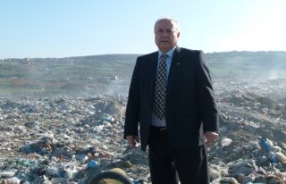 ÇÖPLÜĞÜ PROTESTO ETTİLER   