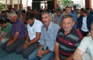 RAMAZAN AYININ SON CUMA NAMAZINDA CAMİLER DOLDU TAŞTI