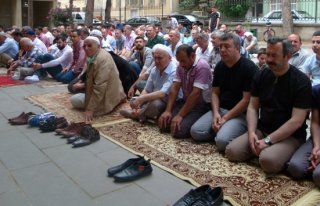 Ramazan'ın İlk Cuması Camiler Doldu Taştı