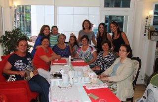 34 YIL SONRA ÖĞRETMENLERİ İLE HASRET GİDERDİLER