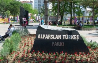 TÜRKEŞ PARKINDA IŞIKLANDIRMA YETERSİZ