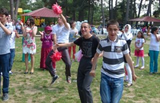 Yeniden Doğuş Geleneksel Bahar Şenliğini Kutladı