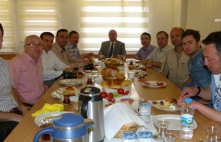 KULOĞLU,KAHVALTIDA BASIN MENSUPLARI İLE BULUŞTU